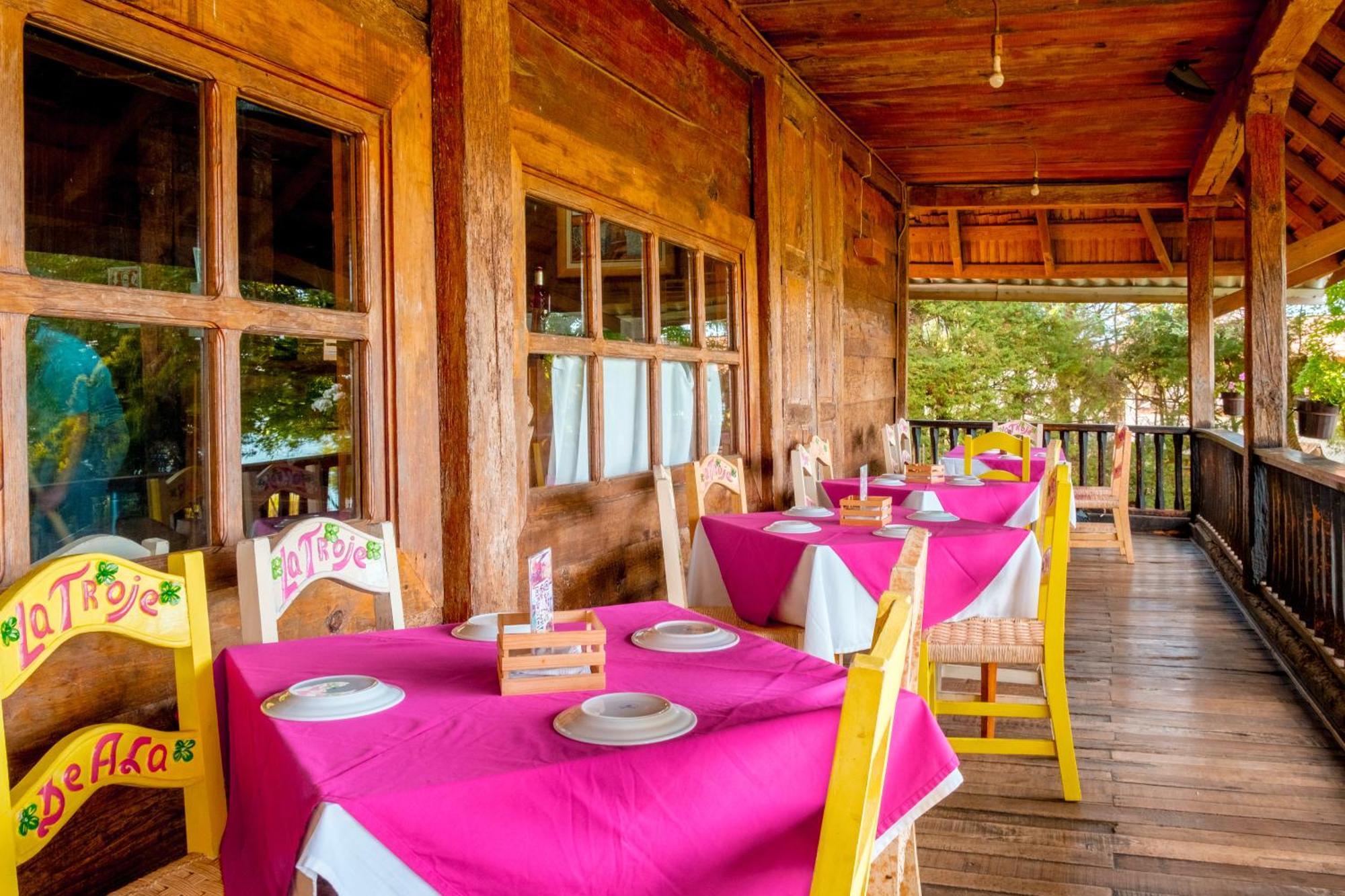 Zirahuen Forest And Resort Екстериор снимка